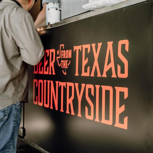 Join us this weekend for another Revolver Saturday Event, and get a pour of beer from the Texas countryside!

We’ve got live music by @tylertillmanmusic 🎸 and @welovestreetbites will be offering up bites. Gates open at 11AM this Saturday in Granbury, and we will be open until 4PM. 

Come join us for a Revolver good-time. See y’all this Saturday 🍻